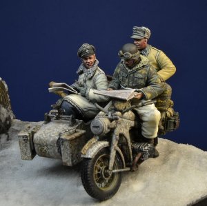 画像1: D-Day miniature studio［DD35187]1/35 WWII ドイツ武装親衛隊 サイドカー搭乗員セット ハンガリー1945冬 (1)