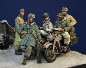 画像1: D-Day miniature studio［DD35190]1/35 WWII ドイツ武装SS「春の目覚め作戦」伝令セット(5体+装備車載付) (1)