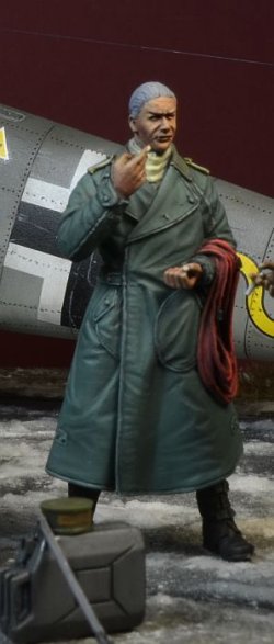 画像2: D-Day miniature studio[DD35192]1/35 WWII ドイツ空軍オートバイ兵コートを着た整備兵