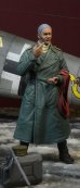 画像2: D-Day miniature studio[DD35192]1/35 WWII ドイツ空軍オートバイ兵コートを着た整備兵 (2)