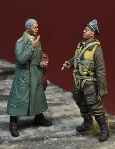 画像1: D-Day miniature studio［DD35193]1/35 WWII ドイツ空軍エースパイロット フランツ・スティグラーと整備兵(2体セット) (1)