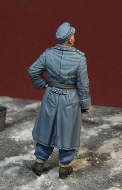 画像4: D-Day miniature studio[DD35195]1/35 WWII ドイツ空軍グレートコートを着た整備兵