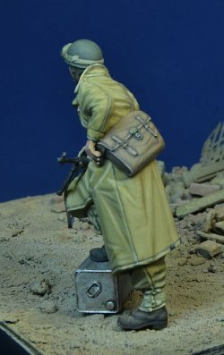 画像4: D-Day miniature studio[DD35200]1/35 WWII カナダ陸軍 一息入れるカナダオートバイ伝令兵