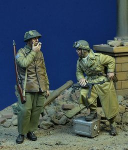 画像1: D-Day miniature studio［DD35201]1/35 WWII カナダ陸軍 一服するカナダ軍歩兵とオートバイ伝令兵セット(2体セット) (1)