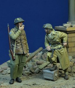 画像1: D-Day miniature studio[DD35201]1/35 WWII カナダ陸軍 一服するカナダ軍歩兵とオートバイ伝令兵セット(2体セット) (1)