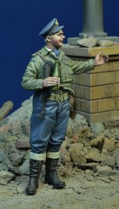 画像2: D-Day miniature studio[DD35202]1/35 WWII カナダ空軍 ワインで一息入れるカナダ空軍パイロット (2)