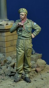 画像1: D-Day miniature studio[DD35203]1/35 WWII カナダ陸軍 煙草休憩をとるカナダ軍下士官 (1)