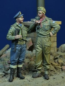 画像1: D-Day miniature studio［DD35204]1/35 WWII カナダ軍 小休止するカナダ空軍パイロットと下士官セット(2体セット) (1)