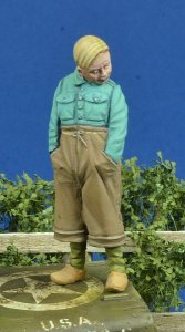 画像1: D-Day miniature studio[DD35213]1/35 WWII オランダ人の少年 1930-40年代 (1)