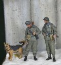 D-Day miniature studio[DD35227]1/35 現用 東ドイツ 犬を連れた国境警備兵セット 1970-80年代冬(2体セット)