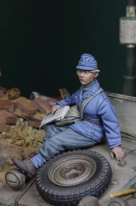 画像1: D-Day miniature studio[DD35231]1/35 WWII ドイツ 空軍女子補助員 1943-45 (1)
