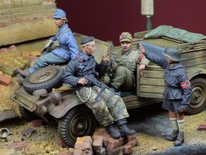 画像1: D-Day miniature studio[DD35238]1/35 WWII ドイツ キューベルワーゲンに乗る兵士セットVol.1 ベルリン1945(4体入) (1)