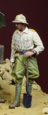 D-Day miniature studio[DD35244]1/35 WWII ドイツ シャベルを持つDAK兵士 北アフリカ1941-43