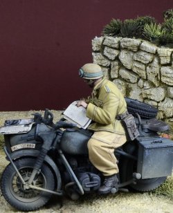 画像2: D-Day miniature studio[DD35252]1/35 WWII ドイツ BMW R75に乗る降下猟兵オートバイ兵 イタリア1943-44/チュニジア1943