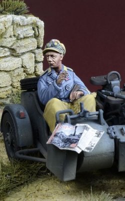 画像1: D-Day miniature studio[DD35253]1/35 WWII ドイツ サイドカーに乗る降下猟兵下士官 イタリア1943-44/チュニジア1943