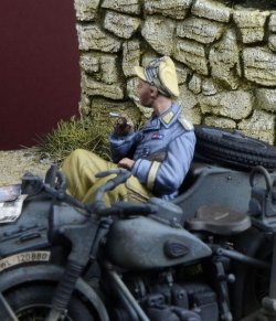 画像3: D-Day miniature studio[DD35253]1/35 WWII ドイツ サイドカーに乗る降下猟兵下士官 イタリア1943-44/チュニジア1943