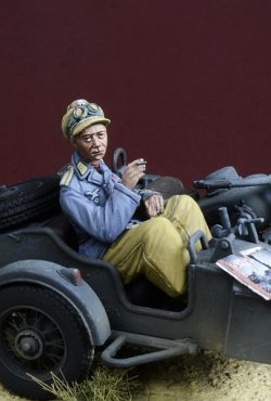 画像4: D-Day miniature studio[DD35253]1/35 WWII ドイツ サイドカーに乗る降下猟兵下士官 イタリア1943-44/チュニジア1943