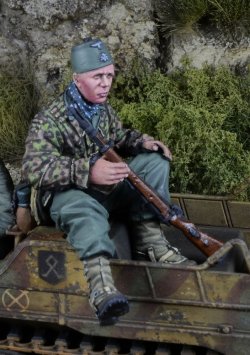 画像2: D-Day miniature studio[DD35289]1/35 WWII ドイツ 第13SS武装山岳師団「ハンジャール」ケッテンクラート乗員＃2 1943-45年(タミヤ用)