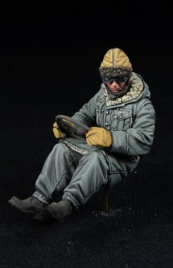 画像2: D-Day miniature studio[DD35293]1/35 WWII ドイツ 武装SS シュビムワーゲン操縦手 1943-45年冬(タミヤ用)