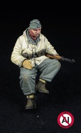 D-Day miniature studio[DD35296]1/35 WWII ドイツ 座っている武装SS兵士 1943-45年冬(タミヤ用)