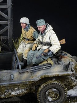 画像2: D-Day miniature studio[DD35298]1/35 WWII ドイツ 武装SS シュビムワーゲン乗員セットVol.2 後席用/冬(2体入 タミヤ用)