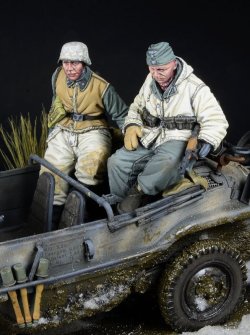 画像4: D-Day miniature studio[DD35298]1/35 WWII ドイツ 武装SS シュビムワーゲン乗員セットVol.2 後席用/冬(2体入 タミヤ用)