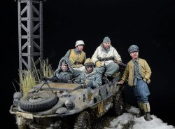 画像2: D-Day miniature studio[DD35299]1/35 WWII ドイツ 「ライプシュタンダルテ広場」武装SS LSSAH フリッツ・ヴィット&シュビムワーゲン乗員セット ハリコフ1943年(5体入)