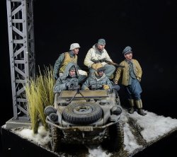 画像3: D-Day miniature studio[DD35299]1/35 WWII ドイツ 「ライプシュタンダルテ広場」武装SS LSSAH フリッツ・ヴィット&シュビムワーゲン乗員セット ハリコフ1943年(5体入)
