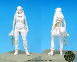 画像6: DEF.MODEL[DF35017]1/35 女性カメラマン"ダイアナ"