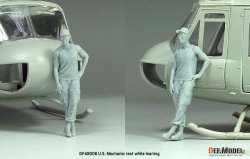 画像3: DEF.MODEL[DF48006]1/48 現用 アメリカ ヘリに寄りかかって休憩する整備兵
