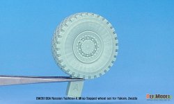 画像4: DEF.MODEL[DW35100A]1/35 現用 ロシア連邦軍 タイフーンK MRAP用自重変形タイヤセット(タコム/ズベズダ用)改訂版
