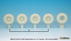 画像12: DEF.MODEL[DW35102]1/35 現用米 LAV-25 SLEP 自重変形タイヤ(トラペ用)