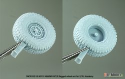 画像7: DEF.MODEL[DW35152]1/35 現用 アメリカ陸軍M1151HMMWV用自重変形MT/Rタイヤセット(アカデミー)
