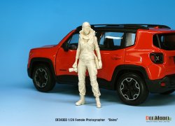 画像5: DEF.MODEL[DF24003]1/24 現用 女性報道写真家「ダイアナ」