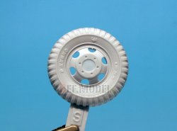 画像6: DEF.MODEL[DK35005]1/35 現用 韓国陸軍 K511 6X6 2-1/2トントラック 自重変形タイヤセット(アカデミー/AFVクラブ用)