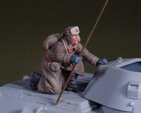 DEF.MODEL[DO35011]1/35WWII Russian winter tank rider #2