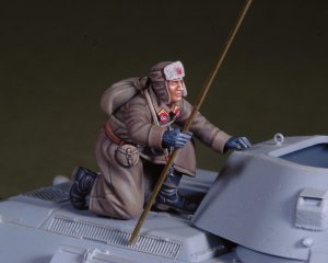 画像1: DEF.MODEL[DO35011]1/35WWII Russian winter tank rider #2 (1)