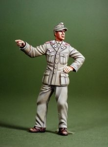 画像1: DEF.MODEL[DO35019]1/35WWII DAK NCO Pointing (1)