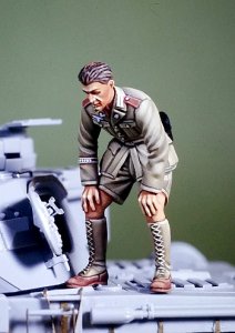 画像1: DEF.MODEL[DO35020]1/35WWII DAK Panzer crew inspecting (1)