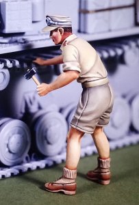 画像1: DEF.MODEL[DO35022]1/35WWII DAK Panzer mechanic (1)