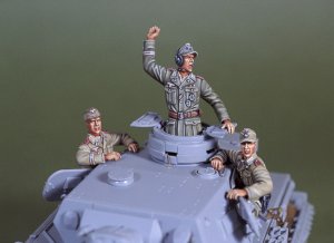 画像1: DEF.MODEL[DO35C01]1/35WWII DAK panzer crew set (3Fig.) (1)