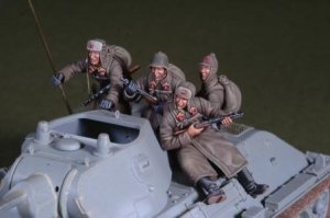 画像1: DEF.MODEL[DO35C04]1/35WWII Early war Russian tank rider set (4Fig.s) (1)