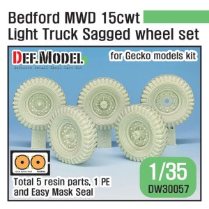 画像1: DEF.MODEL[DW30057]1/35 WWII 英軍ベッドフォードMWD15cwtトラック用自重変形タイヤセット(ゲッコーモデル用) (1)