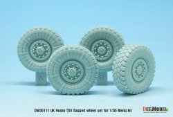 画像3: DEF.MODEL[DW35111]1/35 現用 英 ハスキーTSV 自重変形タイヤセット(モンモデル用)