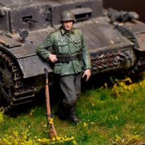 画像1: デニスミニアチュアーズデザイン[DHM35F03]1/35 WW.II ドイツ歩兵 "ヨーゼフ"w/K98ライフル銃 (1)