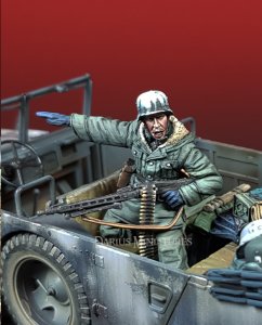 画像1: Darius Miniatures[DMF35071]1/35 WWII ドイツ武装親衛隊 車上から目標を示すMG42射撃手 (1)