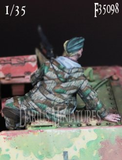 画像2: Darius Miniatures[DMF35098]1/35 WWII ドイツ ヘッツァー駆逐戦車乗員＃1 前方確認