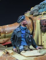 Darius Miniatures[DMF35122]1/35 WWII ドイツ キングタイガー重戦車乗員 操縦手