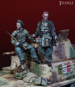 画像1: Darius Miniatures[DMF35022]1/35 WWII 伊 RSI ドイツ軍装備を身に着けたイタリアRSI兵 イタリア戦線 1944/45年(2体セット) (1)