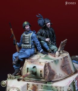 画像1: Darius Miniatures[DMF35025]1/35 WWII 伊 イタリア王立陸軍からRSIに至る道 イタリア陸軍兵士セット 1943/45年(2体セット) (1)